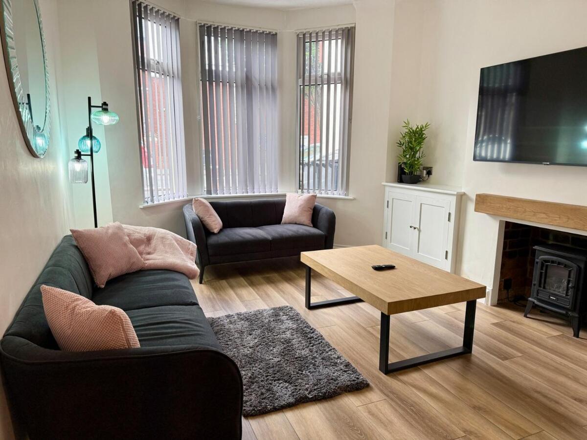 Apartment 2 Bedroom Garden Free Parking *
