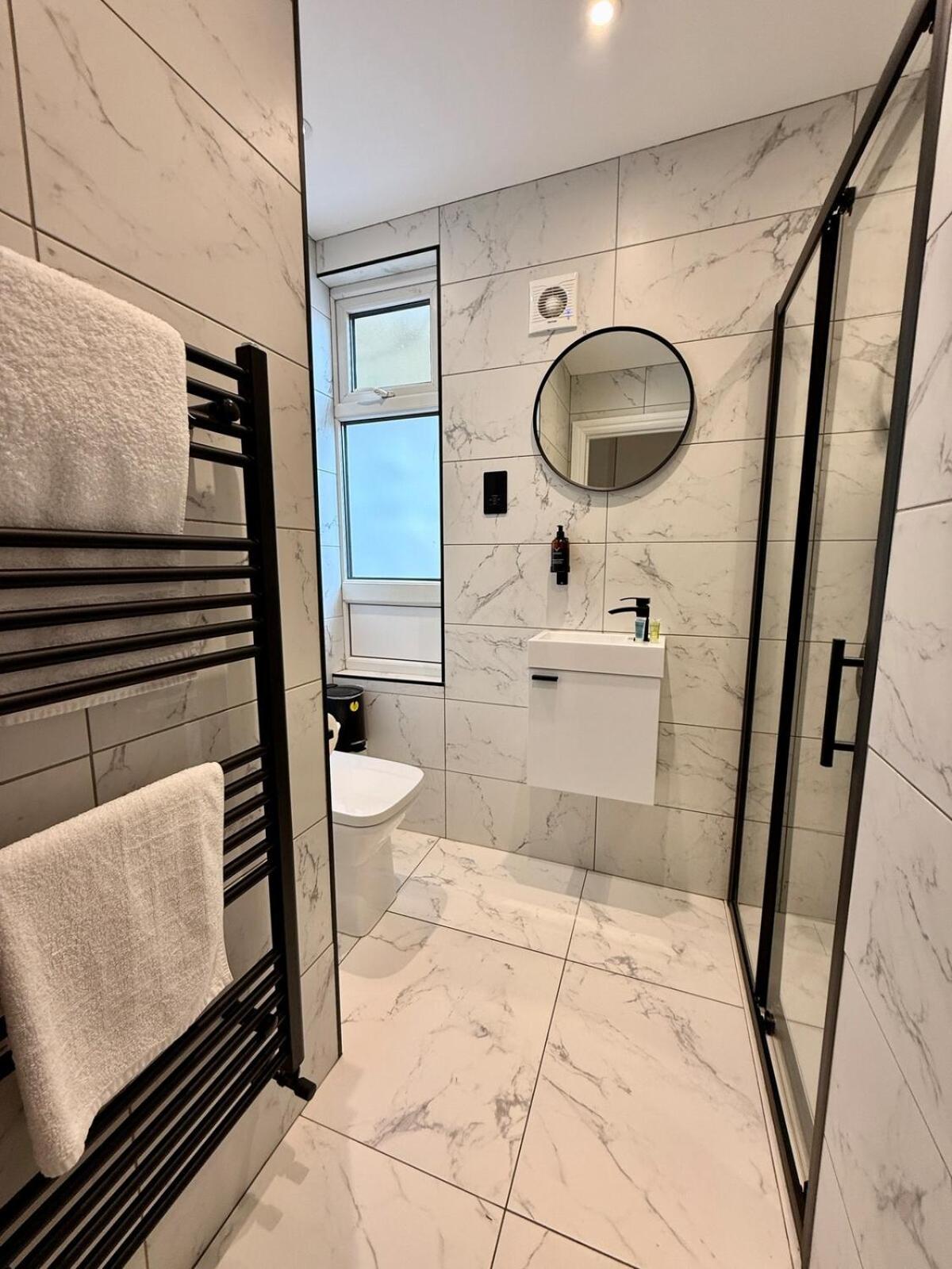 Apartment 2 Bedroom Garden Free Parking *