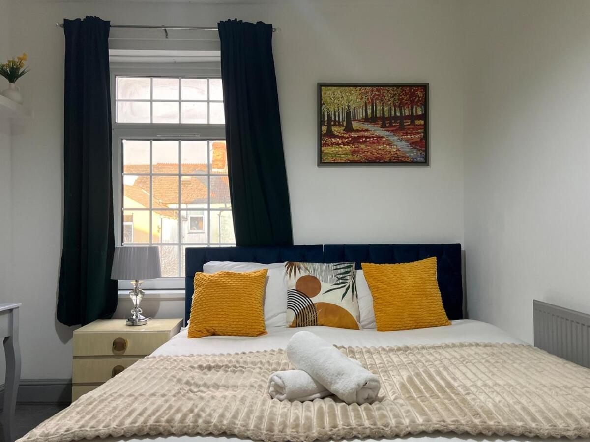 Spacious 4 Bed House In Great Location * Cardiff