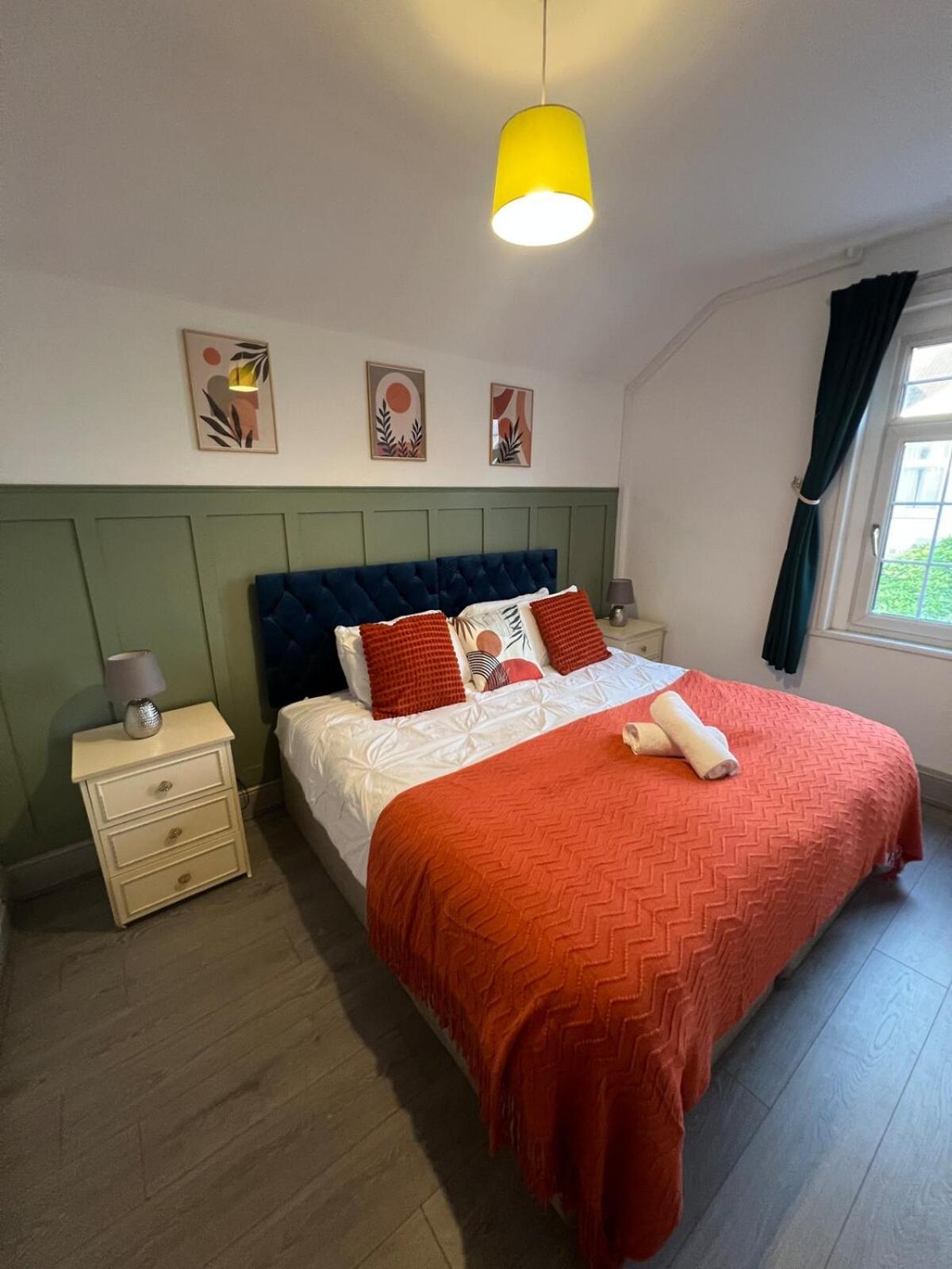 Spacious 4 Bed House In Great Location Holiday home