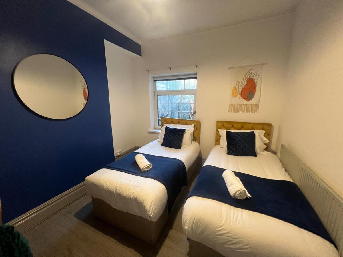 Holiday home Spacious 4 Bed House In Great Location Cardiff