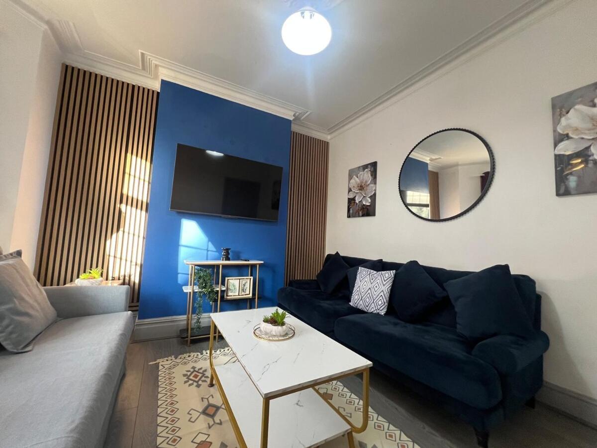 Spacious 4 Bed House In Great Location * Cardiff