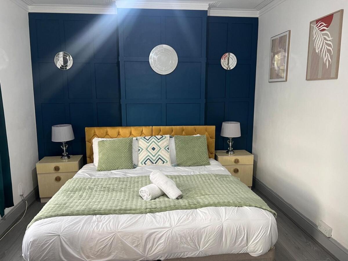 Spacious 4 Bed House In Great Location Holiday home *