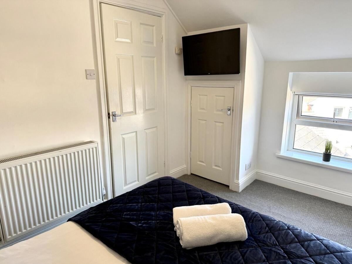 Apartment Centre Embankment View Sleeps 3 Cardiff