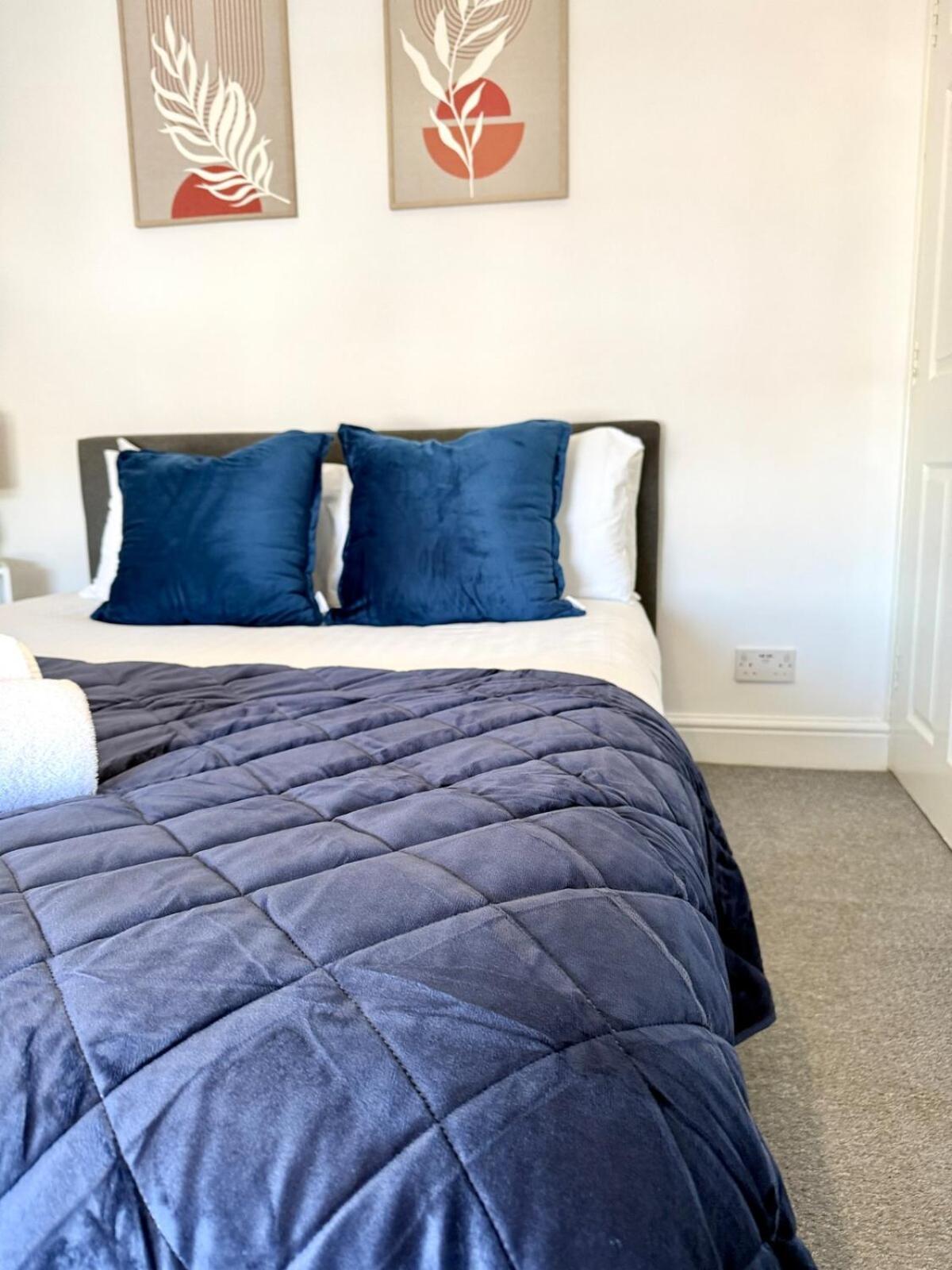 Apartment Centre Embankment View Sleeps 3