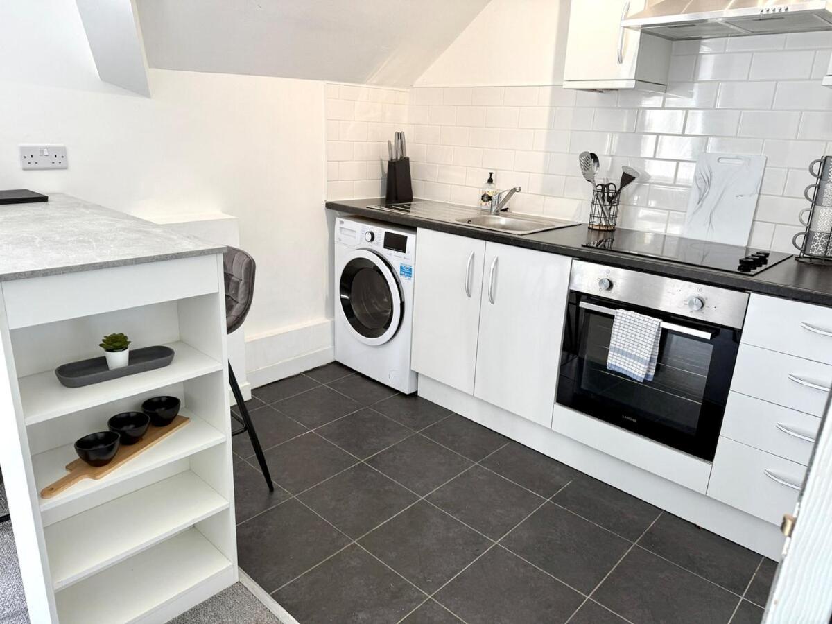 Centre Embankment View Sleeps 3 Apartment