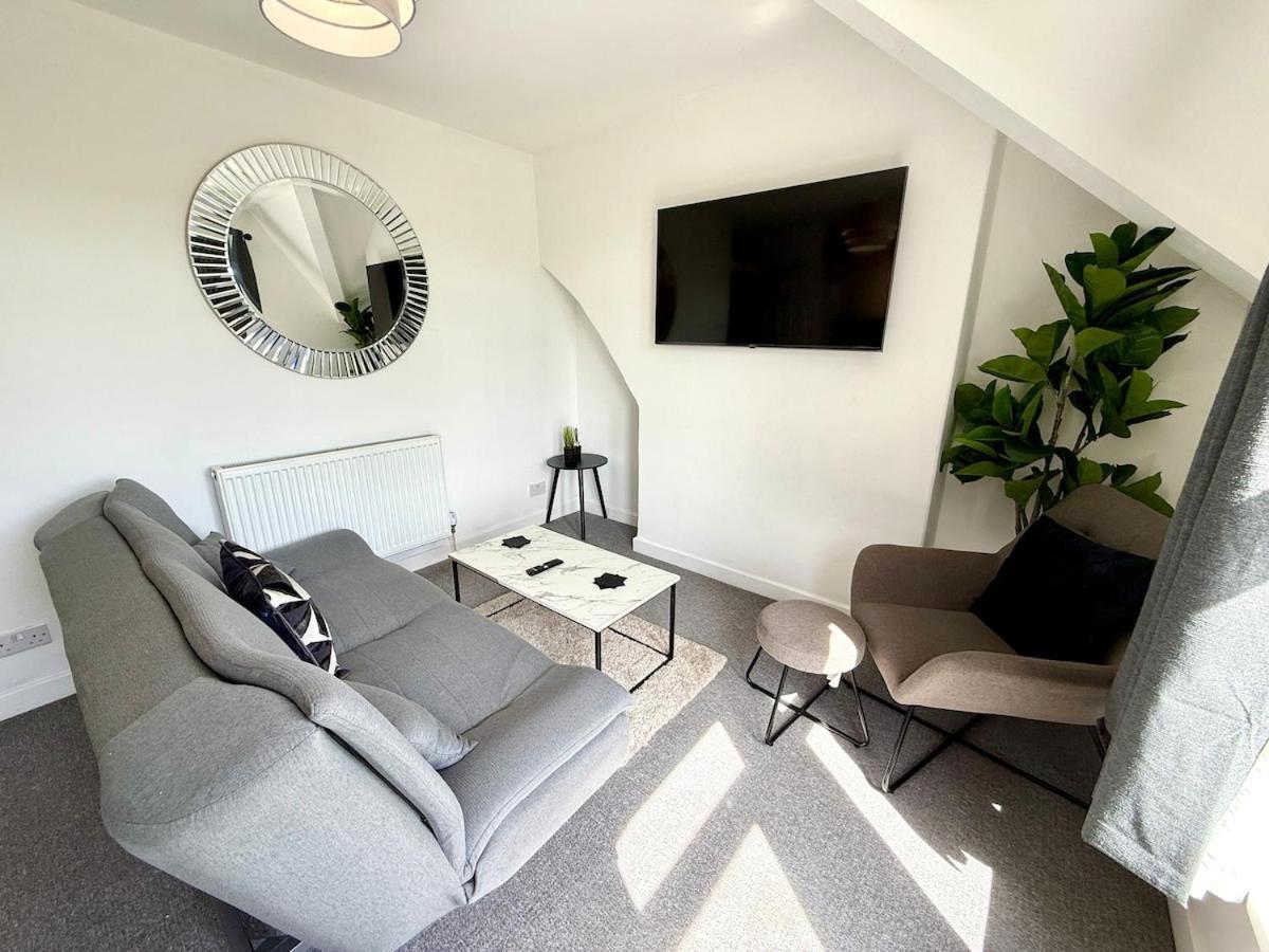 Apartment Centre Embankment View Sleeps 3 *