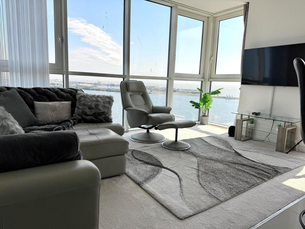 Luxury Waterfront With Panoramic View Apartment *