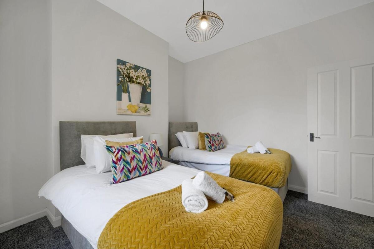 & Chic - Huge - Free Wifi & Parking * Cardiff