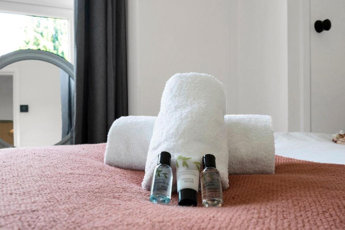 Holiday home & Chic - Huge - Free Wifi & Parking Cardiff
