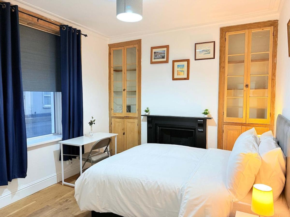 Spacious 4 Bed House Near Centre With Parking Holiday home *