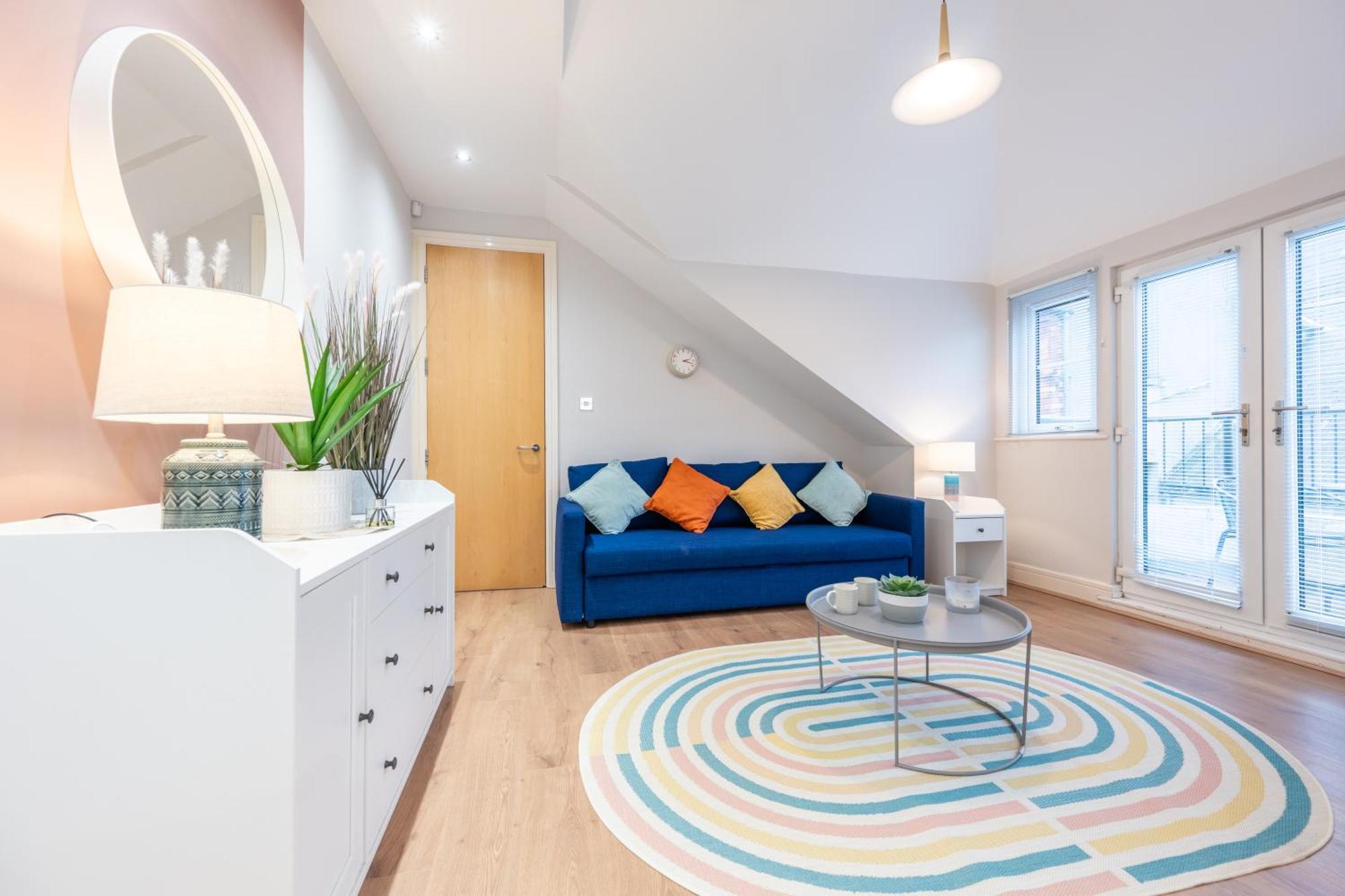 2 Bed - Centre - Free Parking Apartment *