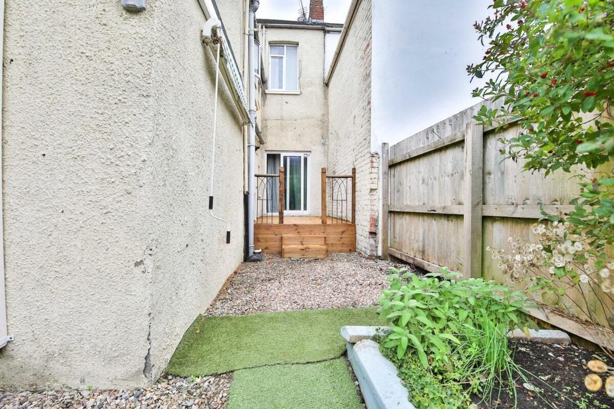 2 Bedroom Stunning - Sleeps 6 - Location *
