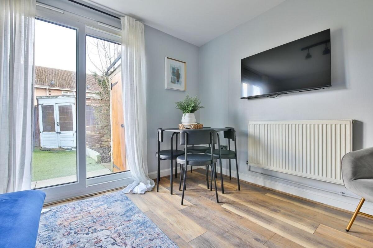 2 Bedroom Stunning - Sleeps 6 - Location