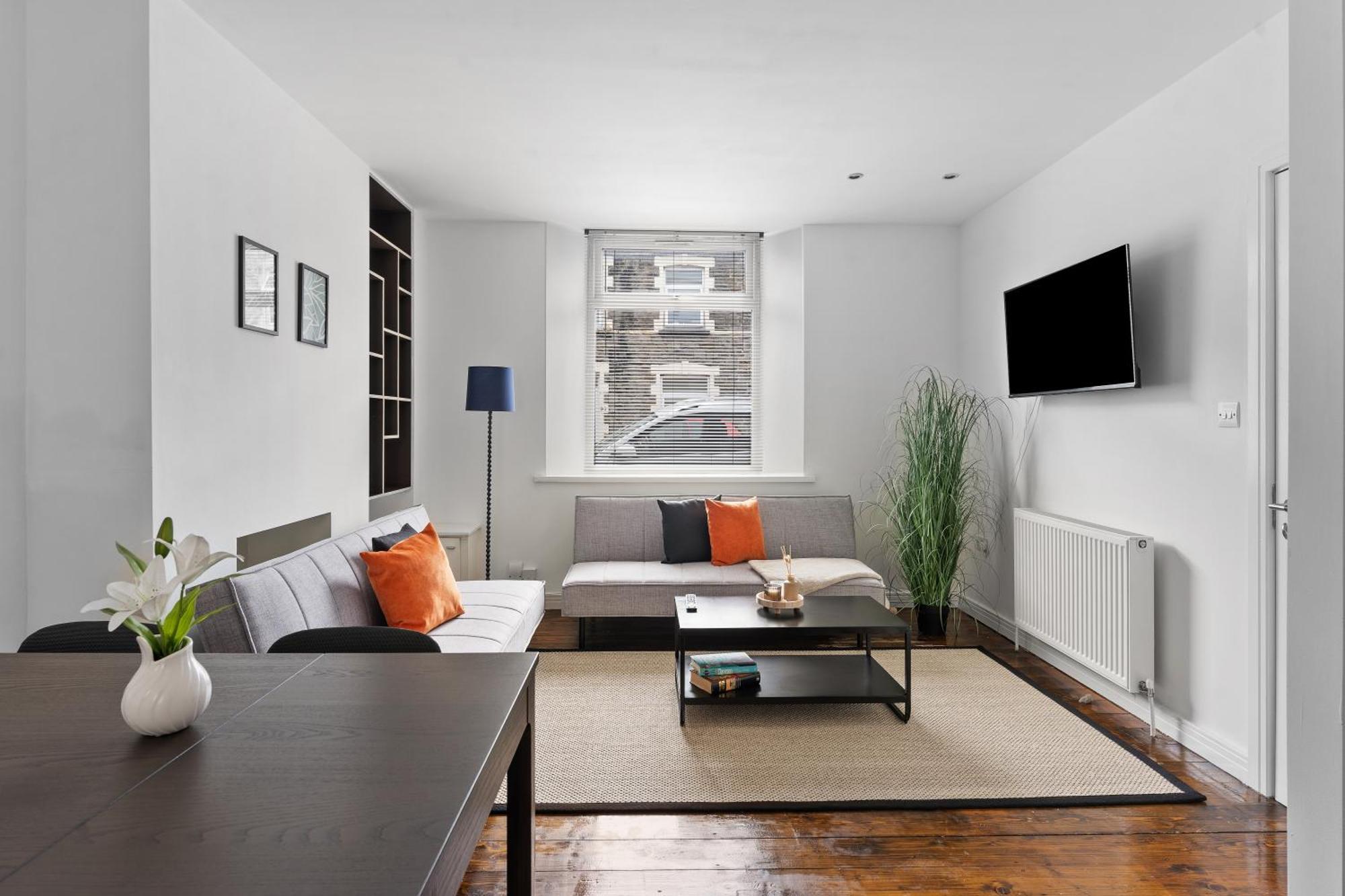 Modern 1br King Size Bed -free Wifi & Parking Apartment