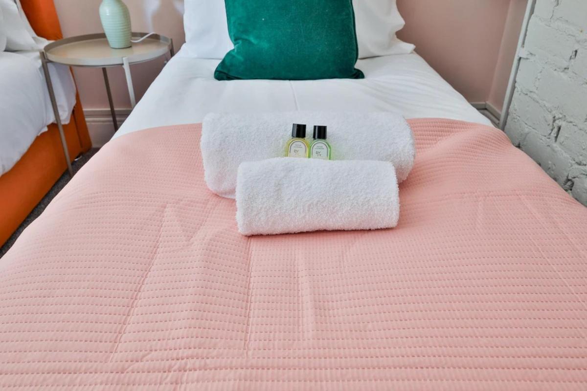 Apartment Chic 3 Bedroom House - Sleeps 8 - Close To Centre