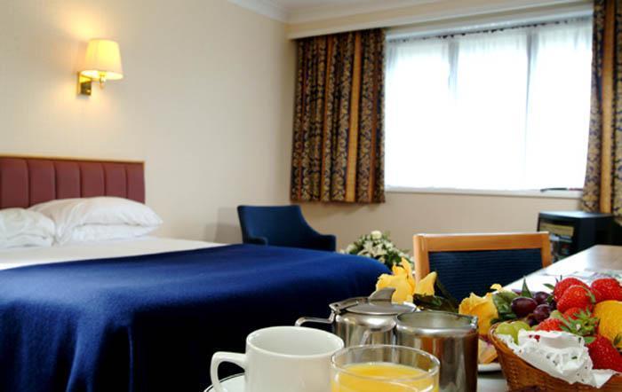 North M4 Jct 32, An Ihg Hotel 3*