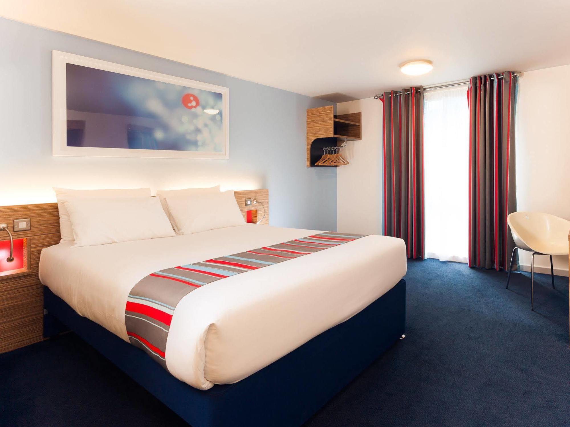 Travelodge Atlantic Wharf 3*