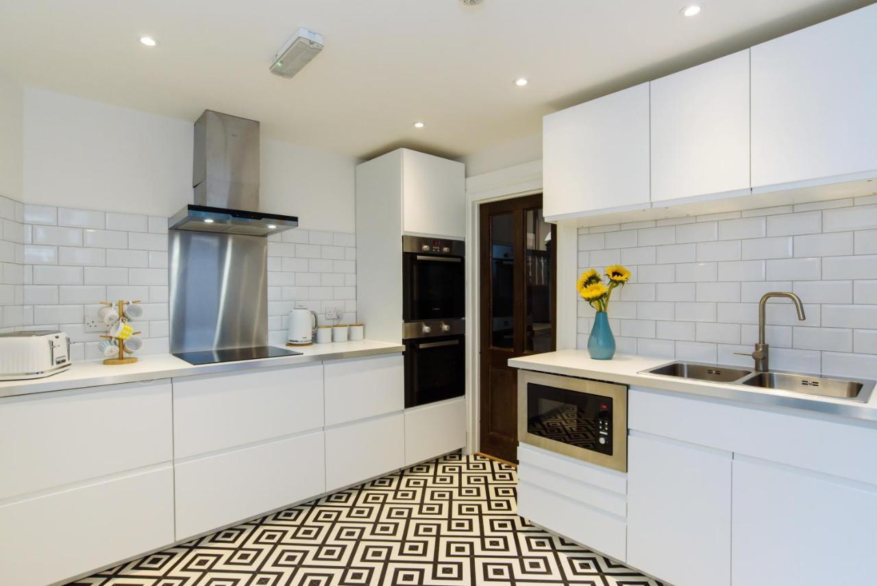Centre Mansion Sleeping 1 To 23 * Cardiff