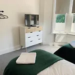 4 Bedroom House Nr Cardiff City Centre