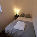 Spacious 4 Bedroom, Free Netflix, Central Location