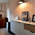Pass The Keys Cosy 2 Bed Apartment With Parking