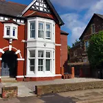 Casa Di Pietra - Cardiff City Centre Apartment With Patio, Free Private Parking