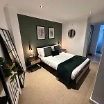 Central Cardiff, Entire House