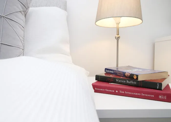 Modern Guesthouse, Fast Wi-Fi, Street Free Parking, Central, Fully Equipped