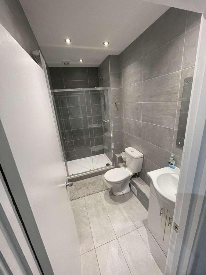 Central Serviced - Two Bedroom Apartment *