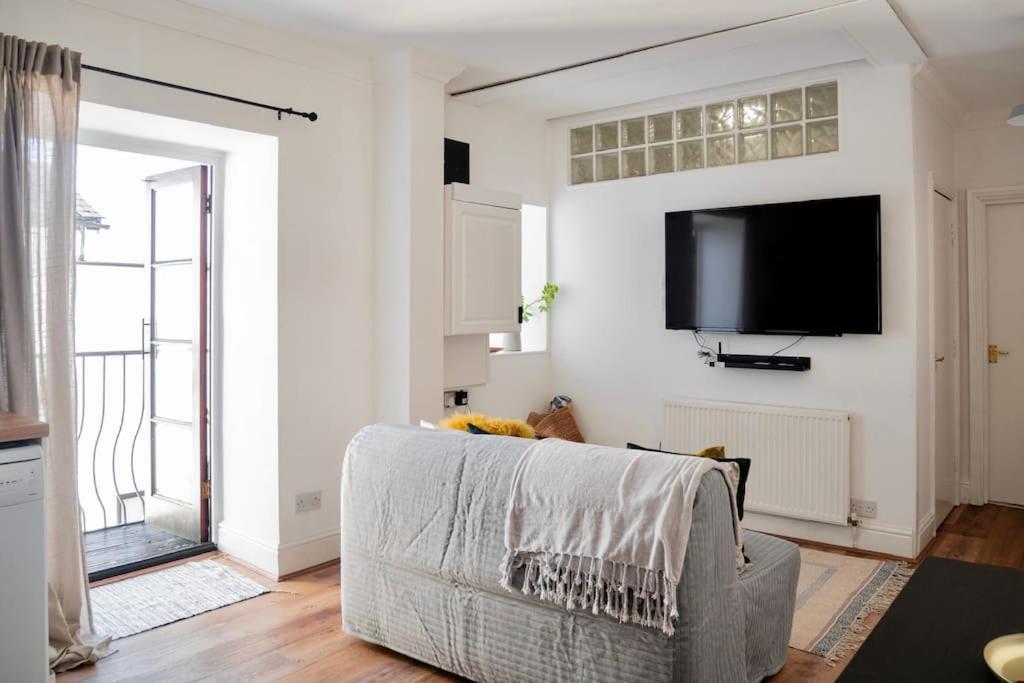 Penarth/cardiff Bay: Deluxe Flat: 10 Mins To City! Cardiff