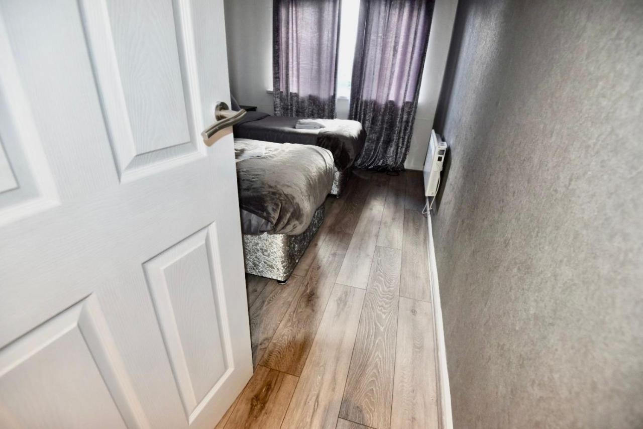 Apartment Come On In Centre Wentloog Close Sleeps Upto 6 Cardiff