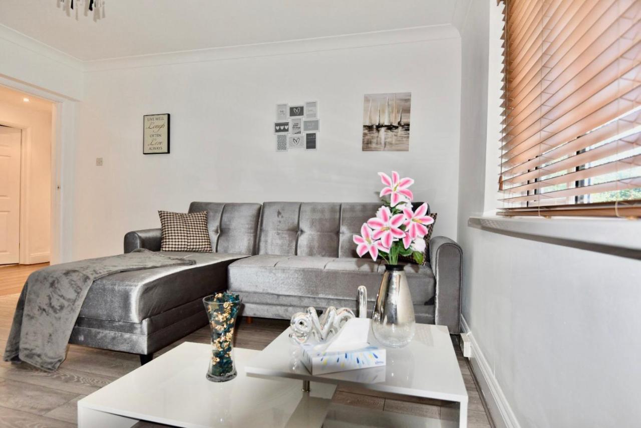 Come On In Centre Wentloog Close Sleeps Upto 6 *