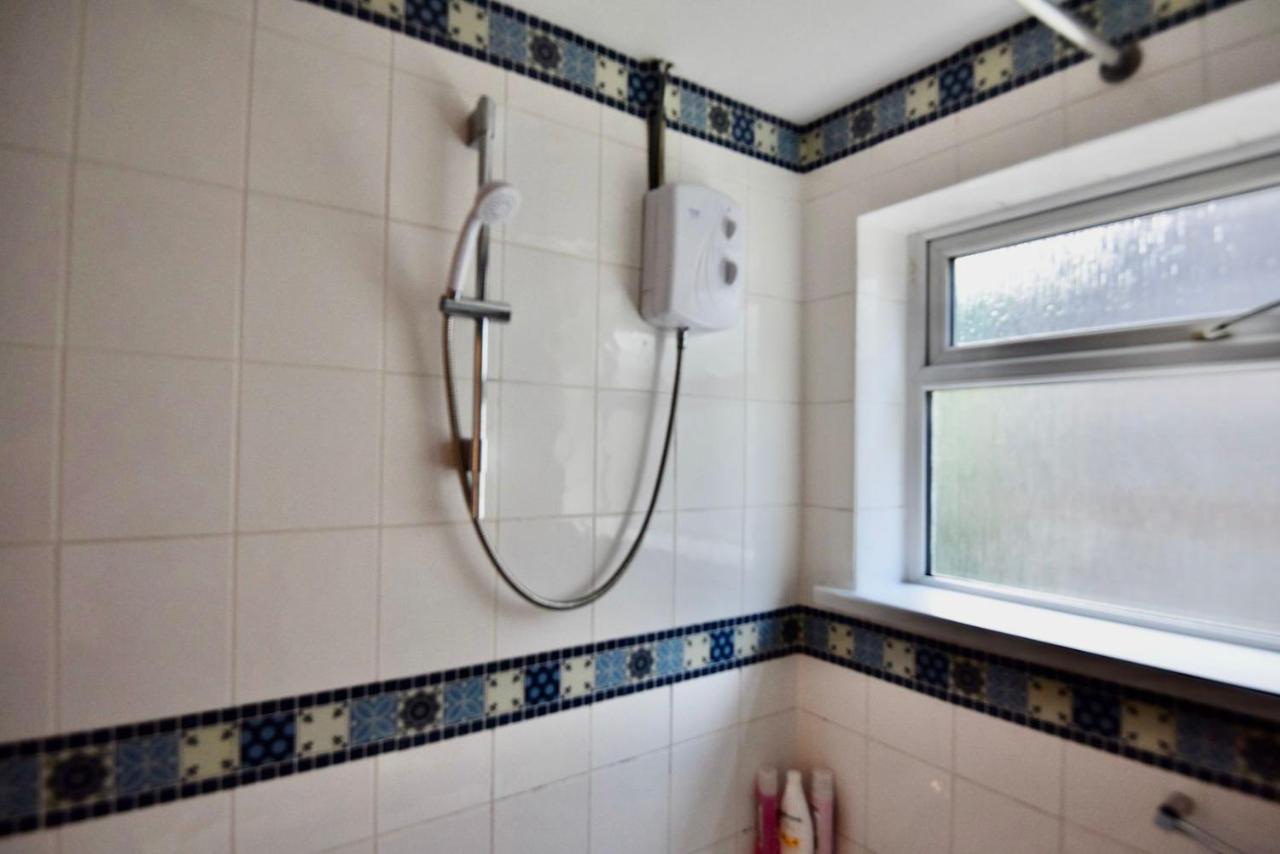 Apartment Come On In Centre Wentloog Close Sleeps Upto 6 *