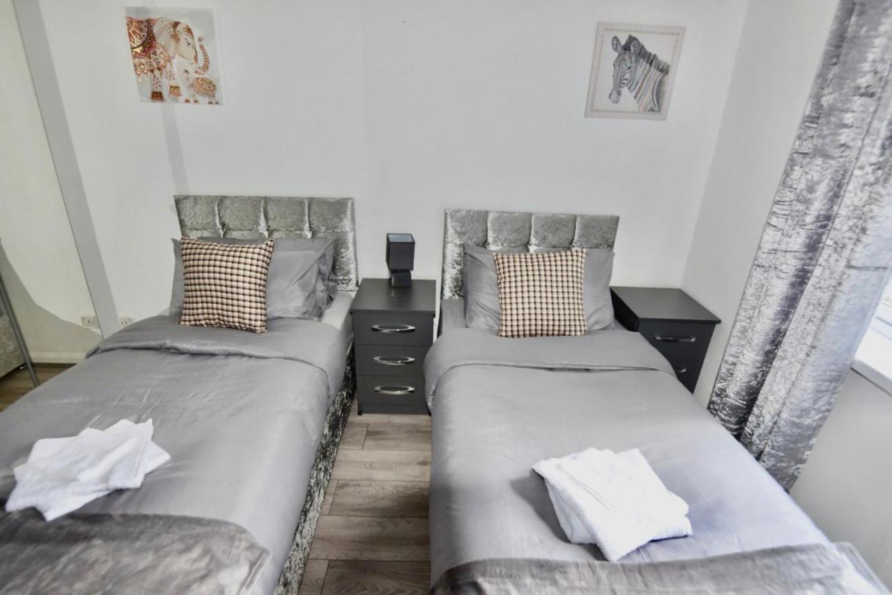 Come On In Centre Wentloog Close Sleeps Upto 6 Cardiff