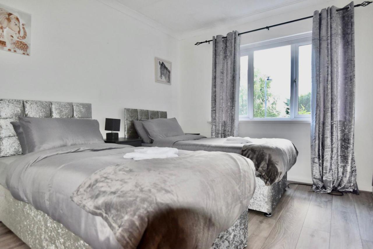 Apartment Come On In Centre Wentloog Close Sleeps Upto 6