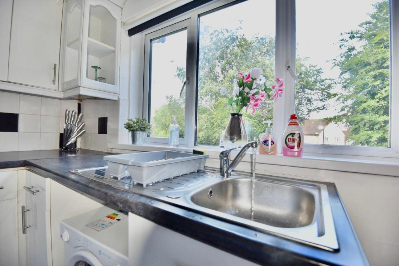 Come On In Centre Wentloog Close Sleeps Upto 6 * Cardiff