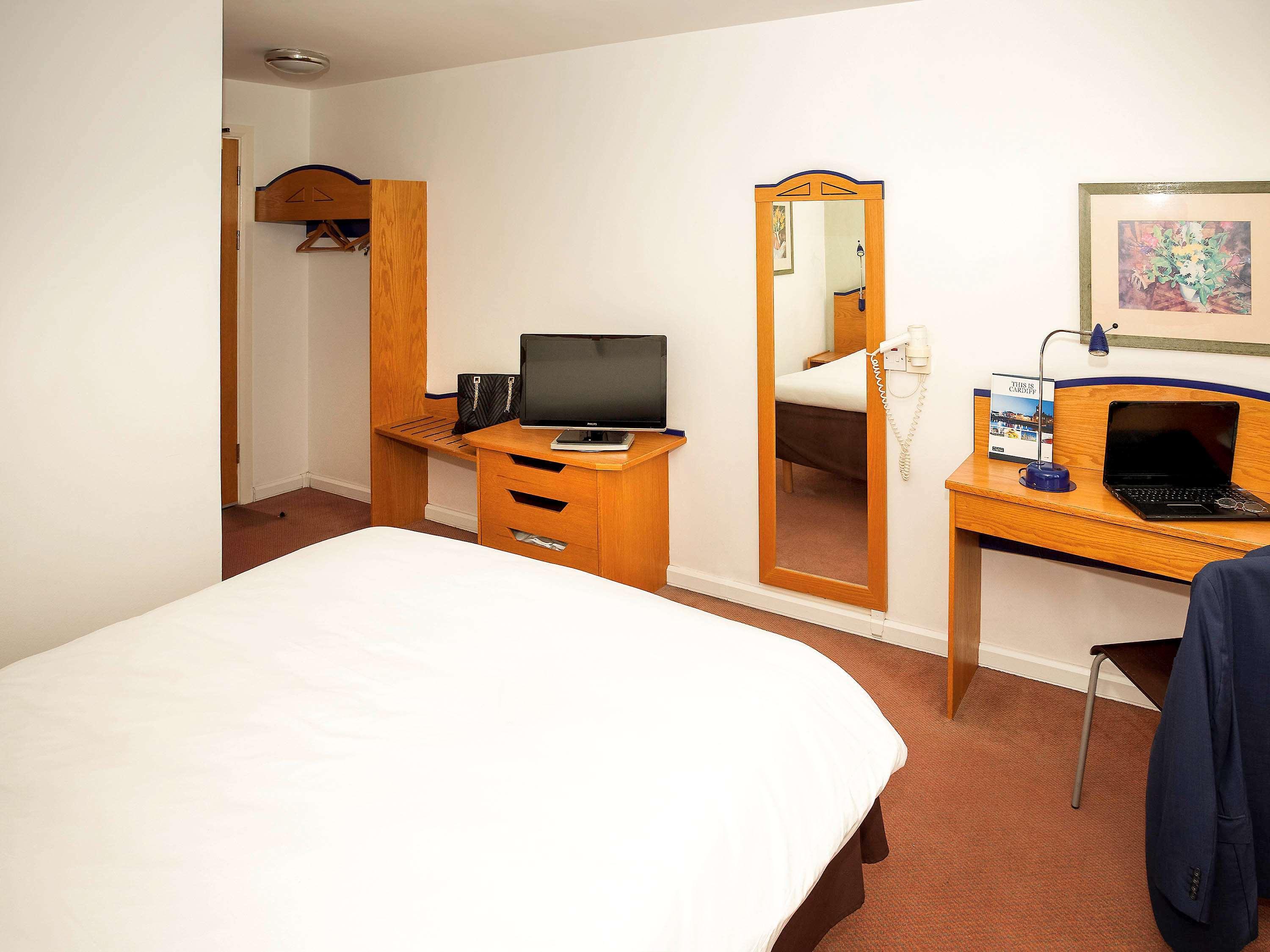 Ibis Gate - International Business Park 3*