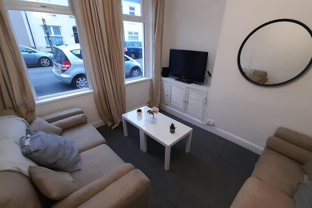 Spacious 4 Bedroom, Free Netflix, Central Location Cardiff