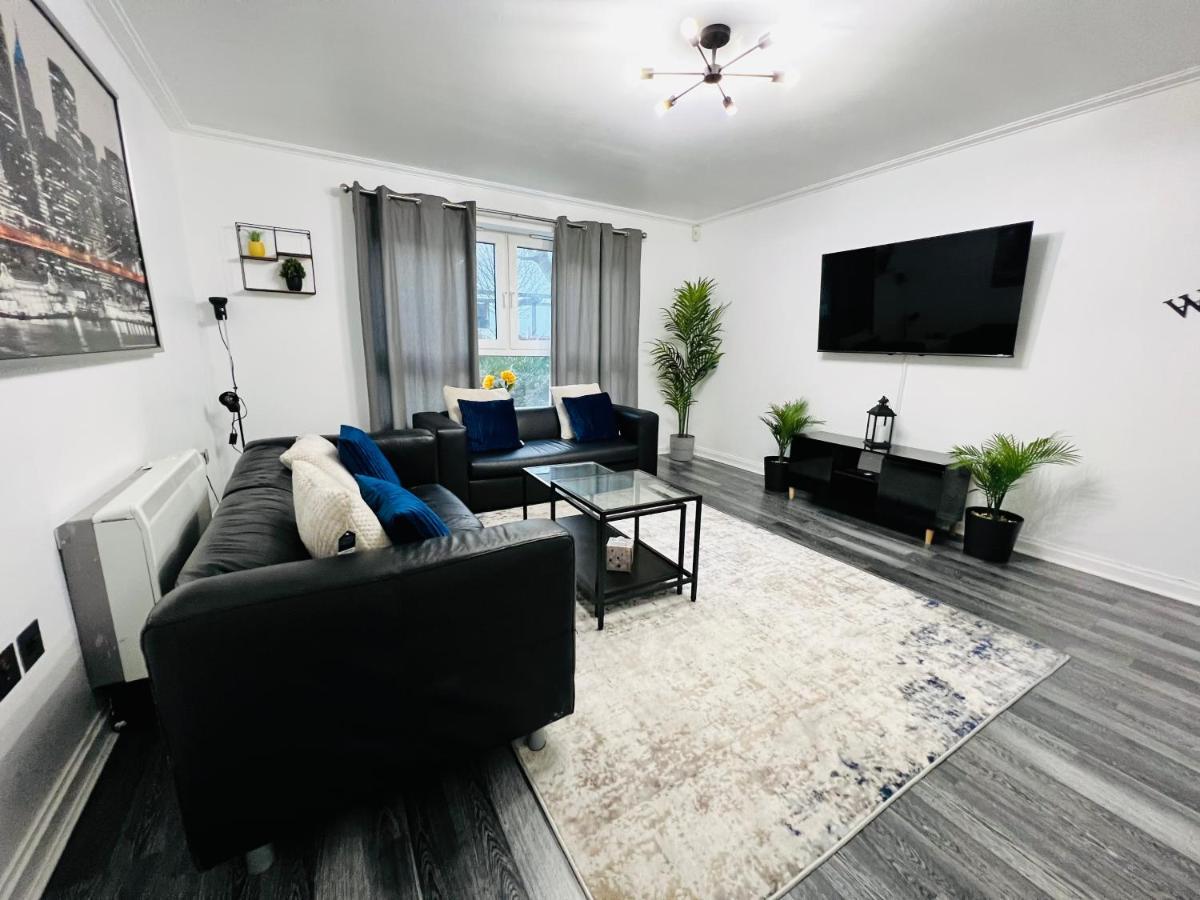 Apartment Lush Gated Bay Flat With Fastwifi And Parking *