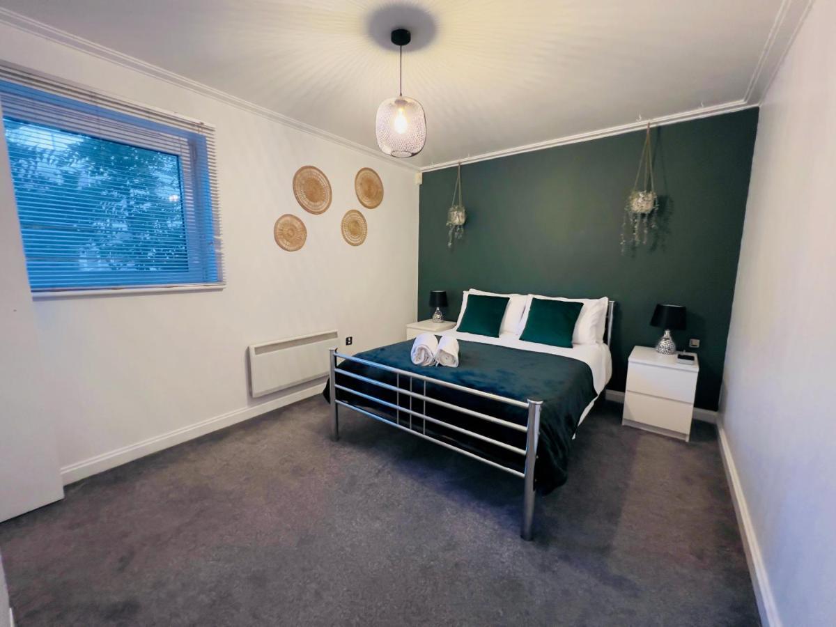 Lush Gated Bay Flat With Fastwifi And Parking *