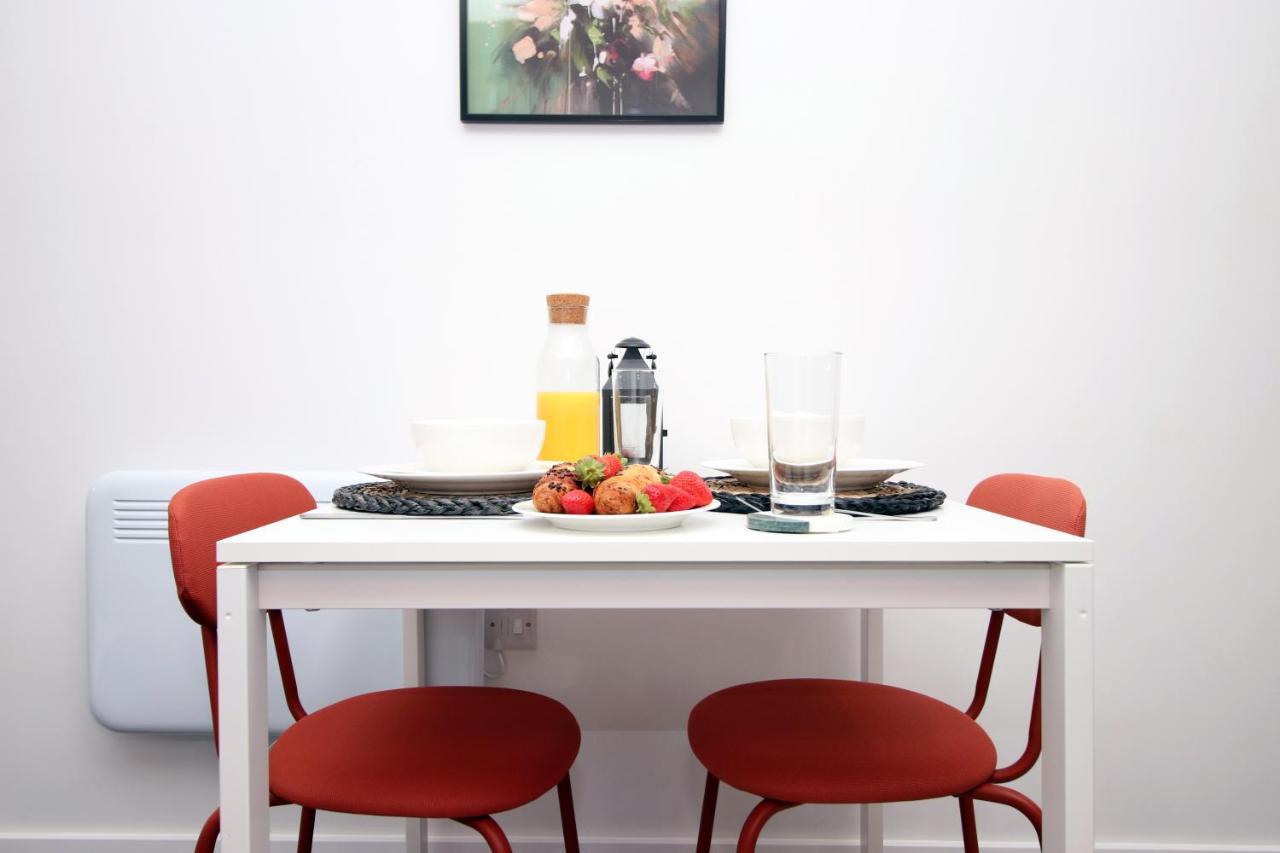 New Modern 1 Bedroom - Prime Location - By Ekliving Luxe Short Lets & Serviced - * Cardiff