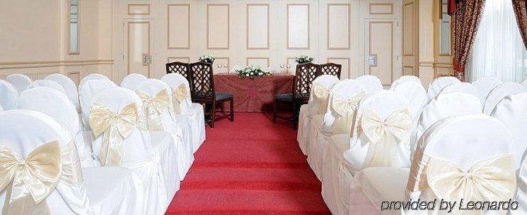 Hotel St Mellons & 3*