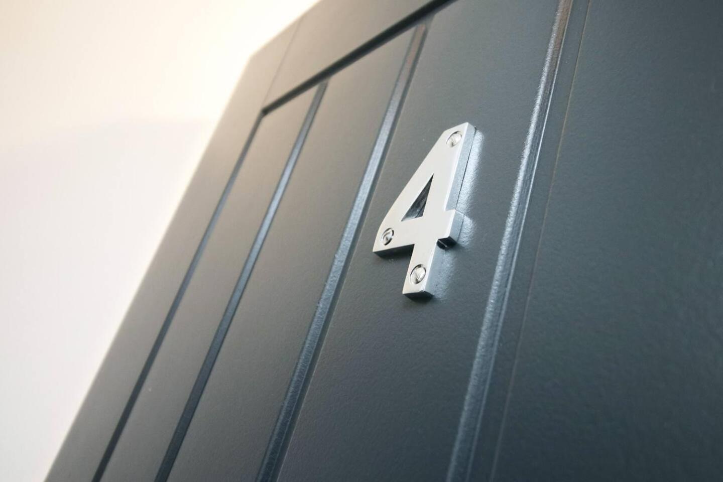 Modern Guesthouse, Fast Wi-fi, Street Free Parking, Central, Fully Equipped Cardiff