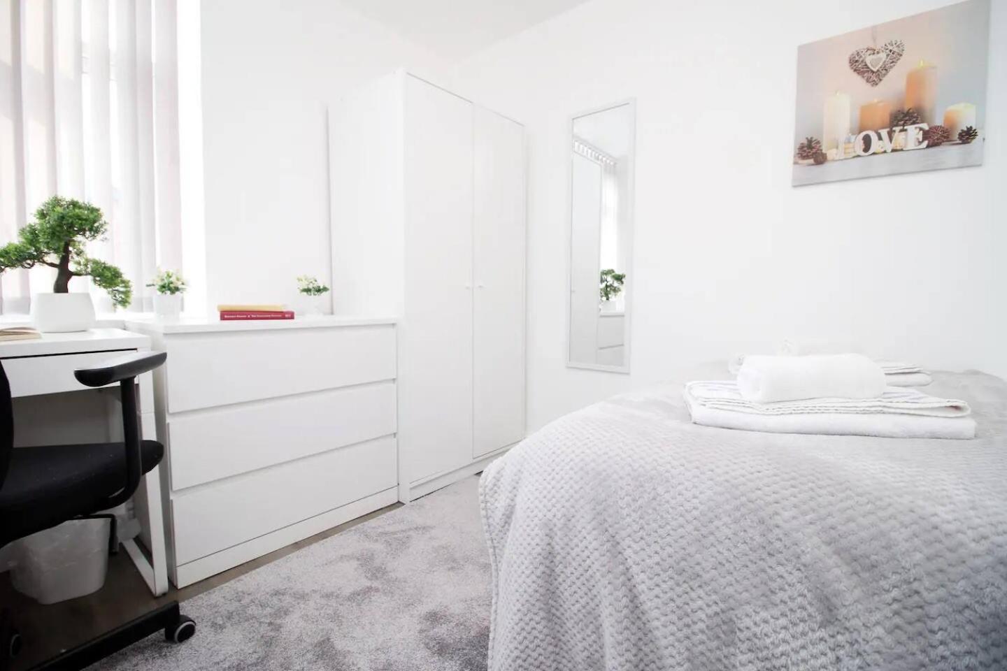 Guest house Modern Guesthouse, Fast Wi-fi, Street Free Parking, Central, Fully Equipped