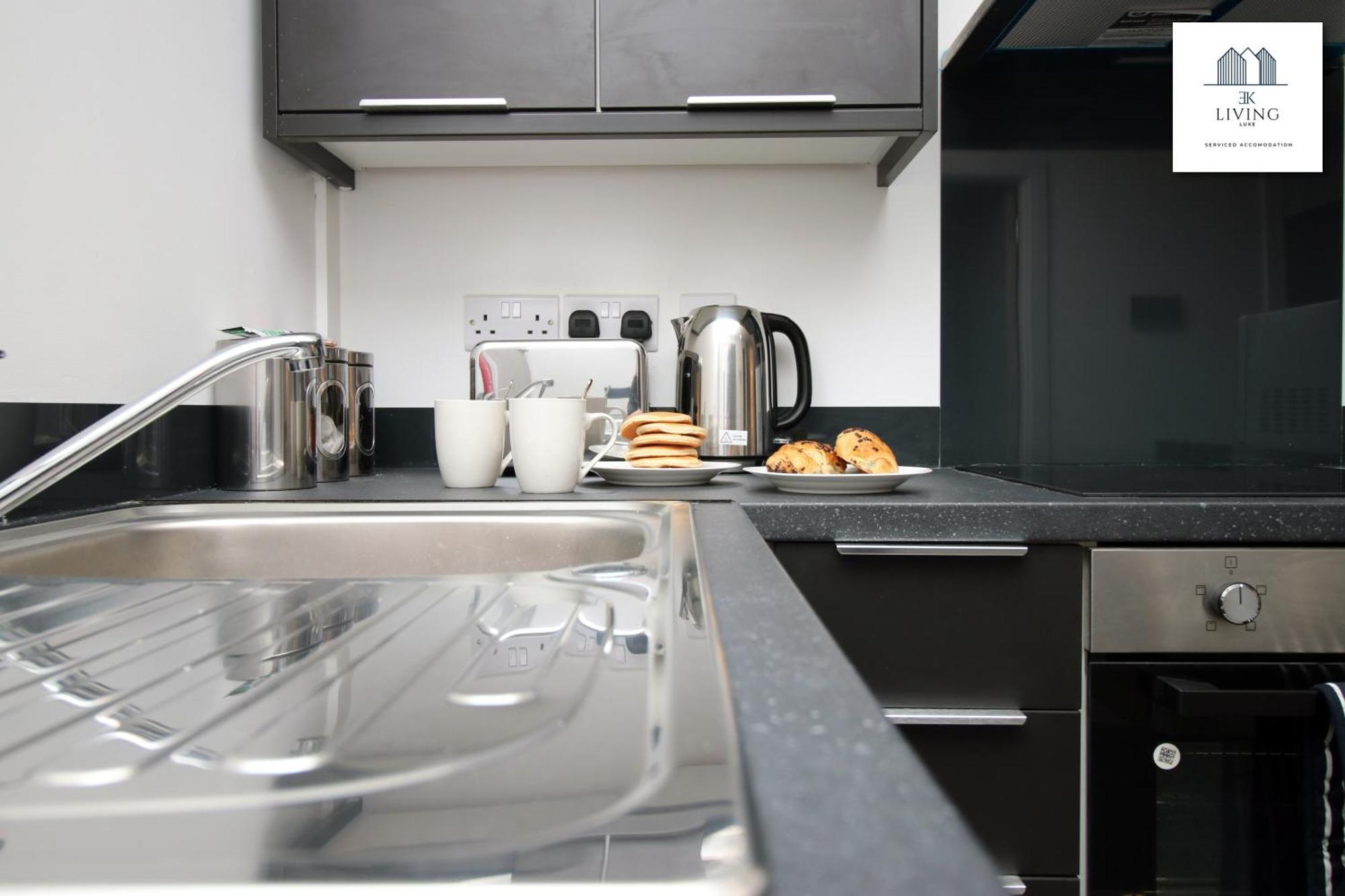 New Modern 1 Bedroom - Prime Location - By Ekliving Luxe Short Lets & Serviced - * Cardiff