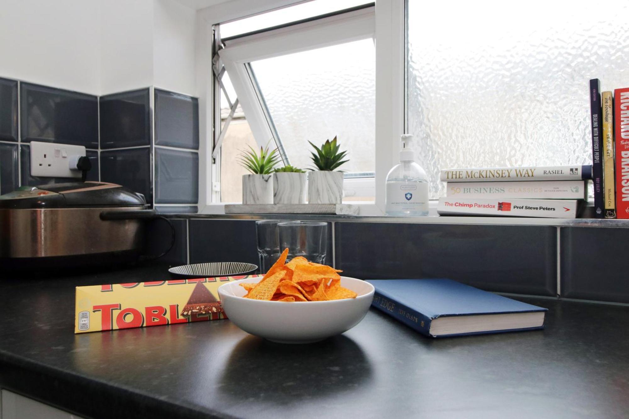 Guest house Modern Guesthouse, Fast Wi-fi, Street Free Parking, Central, Fully Equipped