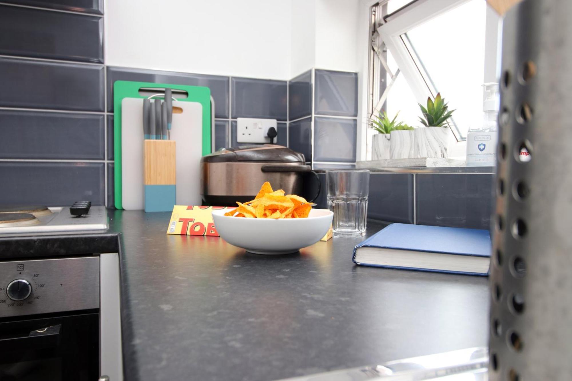 Guest house Modern Guesthouse, Fast Wi-fi, Street Free Parking, Central, Fully Equipped Cardiff
