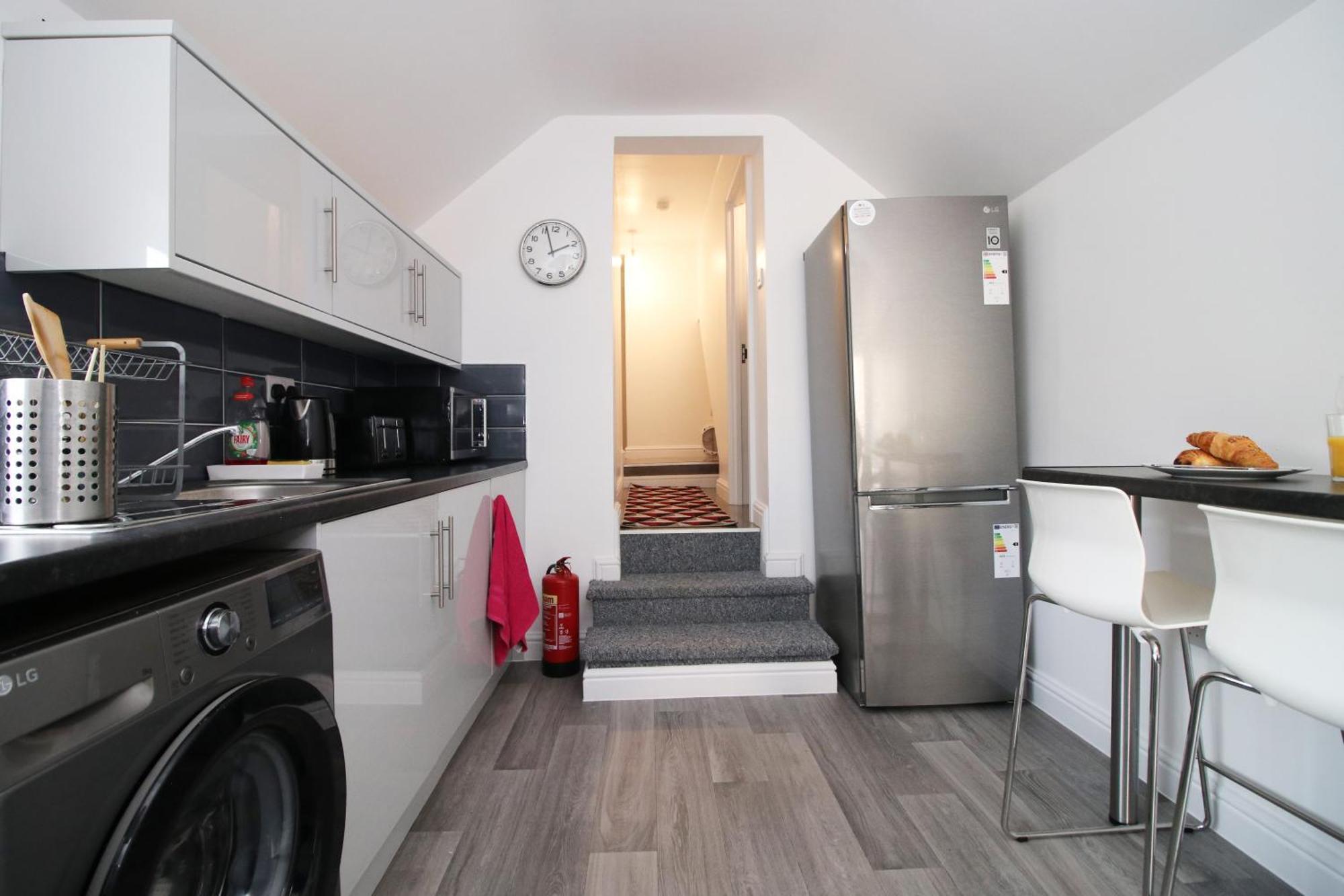 Guest house Modern Guesthouse, Fast Wi-fi, Street Free Parking, Central, Fully Equipped