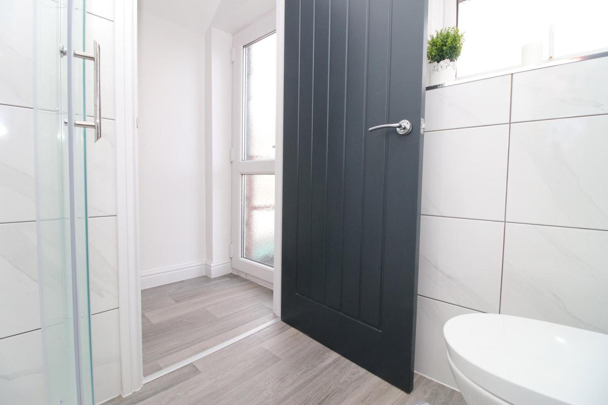 Modern Guesthouse, Fast Wi-fi, Street Free Parking, Central, Fully Equipped Cardiff